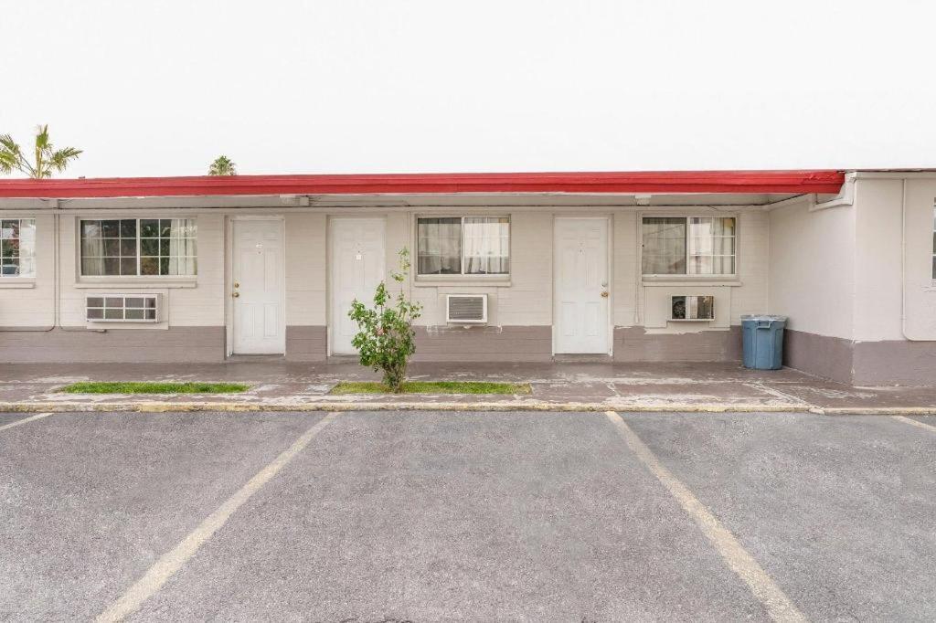 Oyo Gateway Motel Las Vegas North Strip/Fremont St. Area Εξωτερικό φωτογραφία