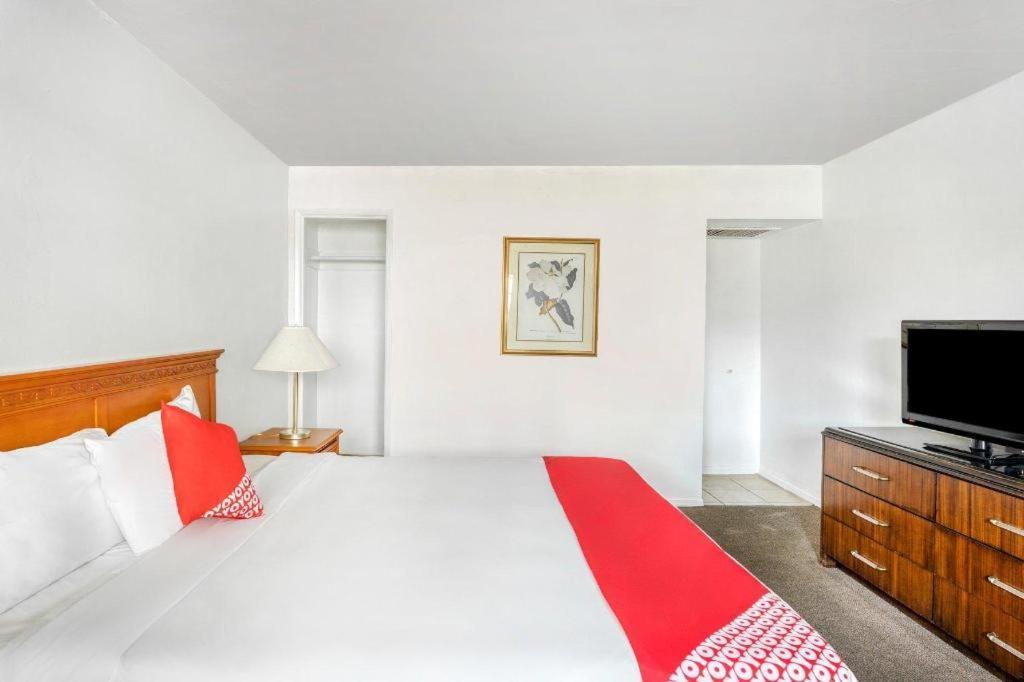 Oyo Gateway Motel Las Vegas North Strip/Fremont St. Area Εξωτερικό φωτογραφία