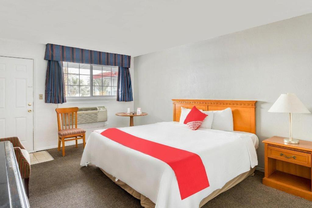 Oyo Gateway Motel Las Vegas North Strip/Fremont St. Area Εξωτερικό φωτογραφία