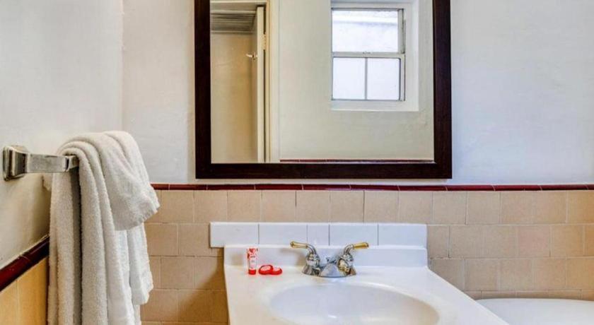 Oyo Gateway Motel Las Vegas North Strip/Fremont St. Area Εξωτερικό φωτογραφία