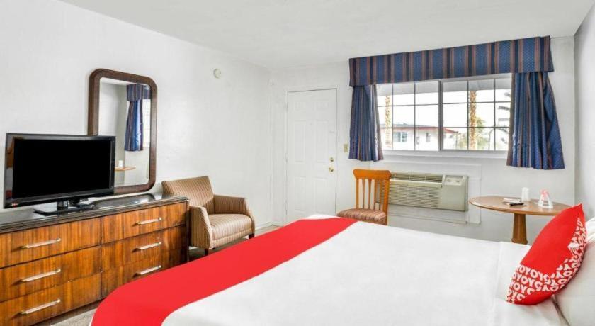 Oyo Gateway Motel Las Vegas North Strip/Fremont St. Area Εξωτερικό φωτογραφία