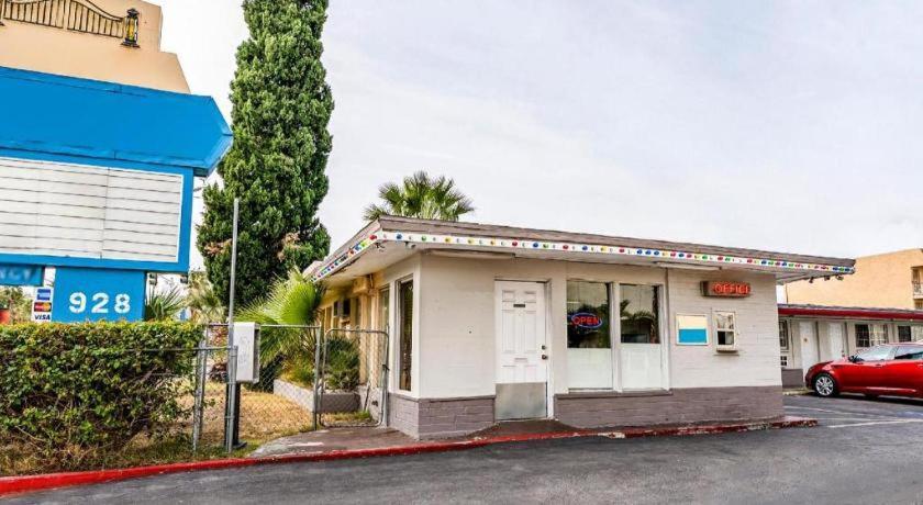 Oyo Gateway Motel Las Vegas North Strip/Fremont St. Area Εξωτερικό φωτογραφία