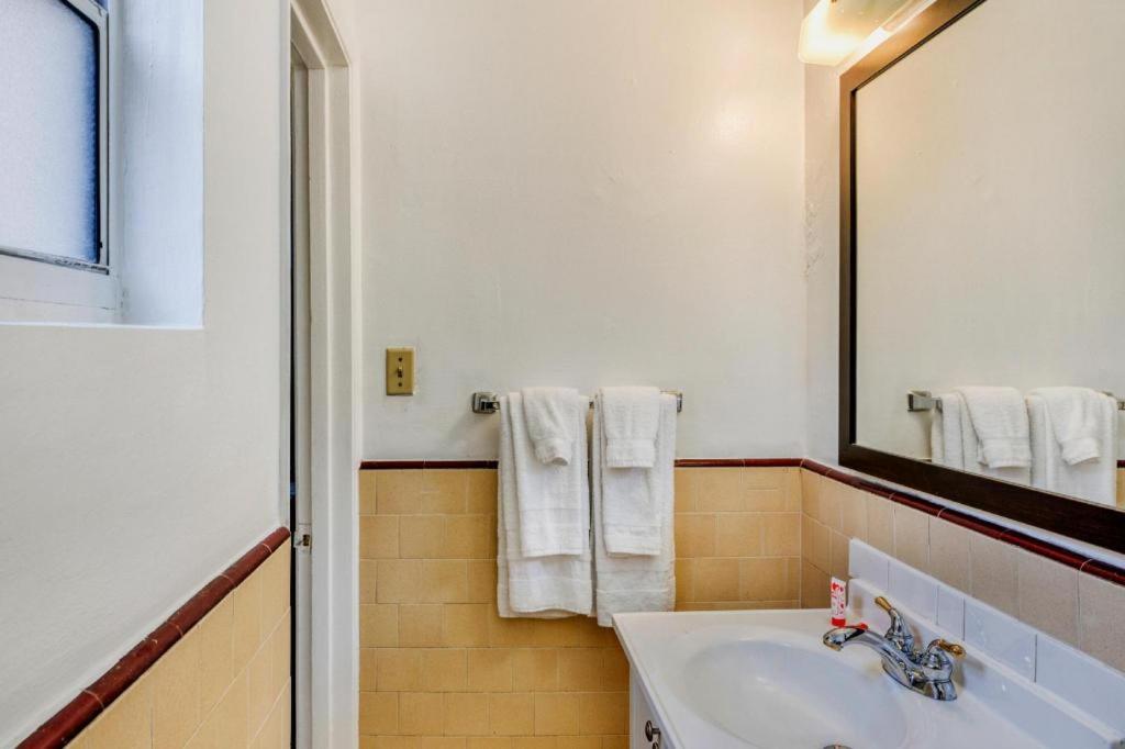 Oyo Gateway Motel Las Vegas North Strip/Fremont St. Area Εξωτερικό φωτογραφία