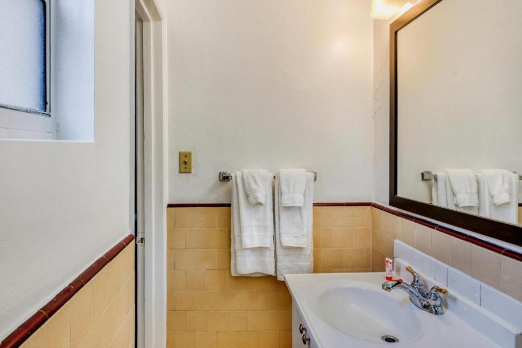 Oyo Gateway Motel Las Vegas North Strip/Fremont St. Area Εξωτερικό φωτογραφία